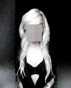 Jolie Blonde à Votre Écoute..